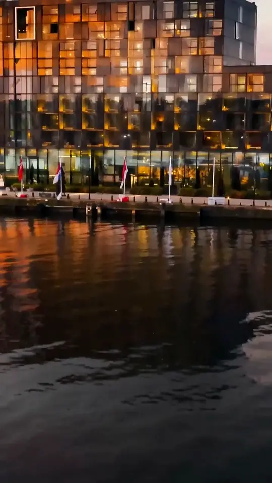 Hotel promo video example: Hotel Jakarta Amsterdam