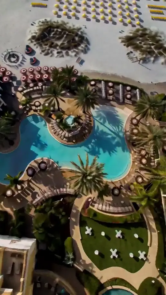 Hotel promo video example: Sandpearl Resort